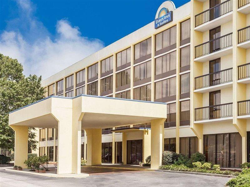 Days Inn & Suites By Wyndham Se Columbia Ft Jackson Ngoại thất bức ảnh
