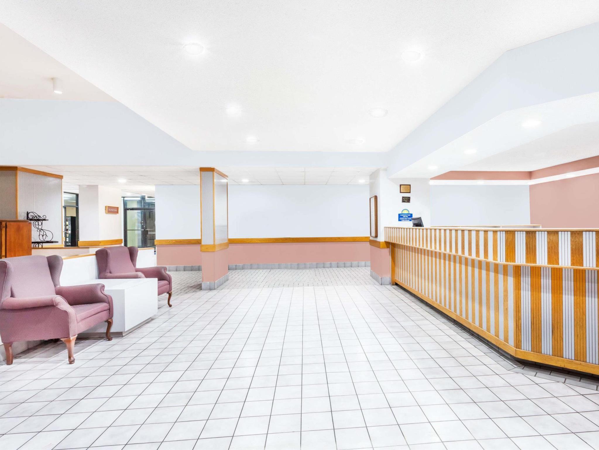 Days Inn & Suites By Wyndham Se Columbia Ft Jackson Ngoại thất bức ảnh