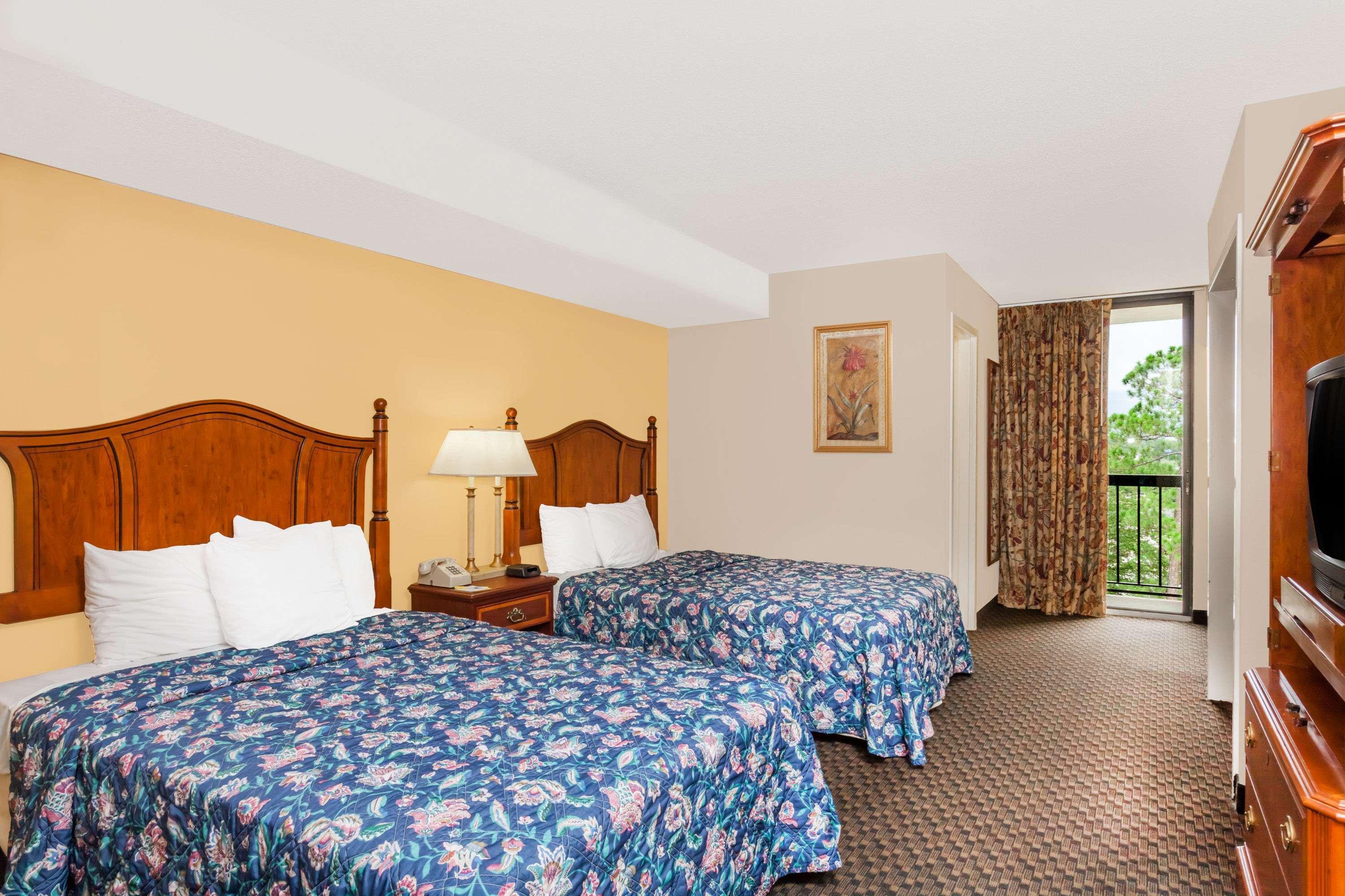 Days Inn & Suites By Wyndham Se Columbia Ft Jackson Ngoại thất bức ảnh