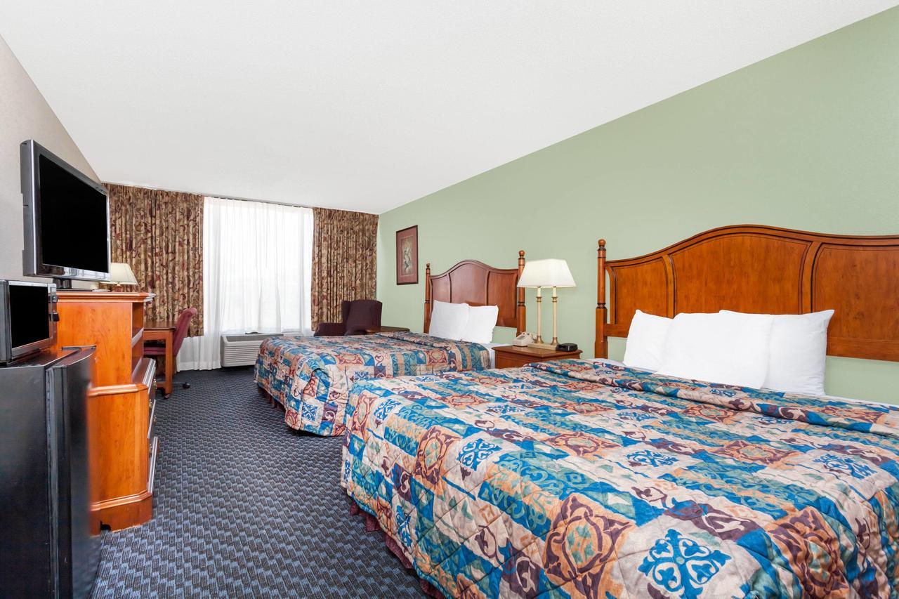 Days Inn & Suites By Wyndham Se Columbia Ft Jackson Ngoại thất bức ảnh